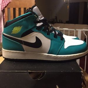 Air Jordan Mid